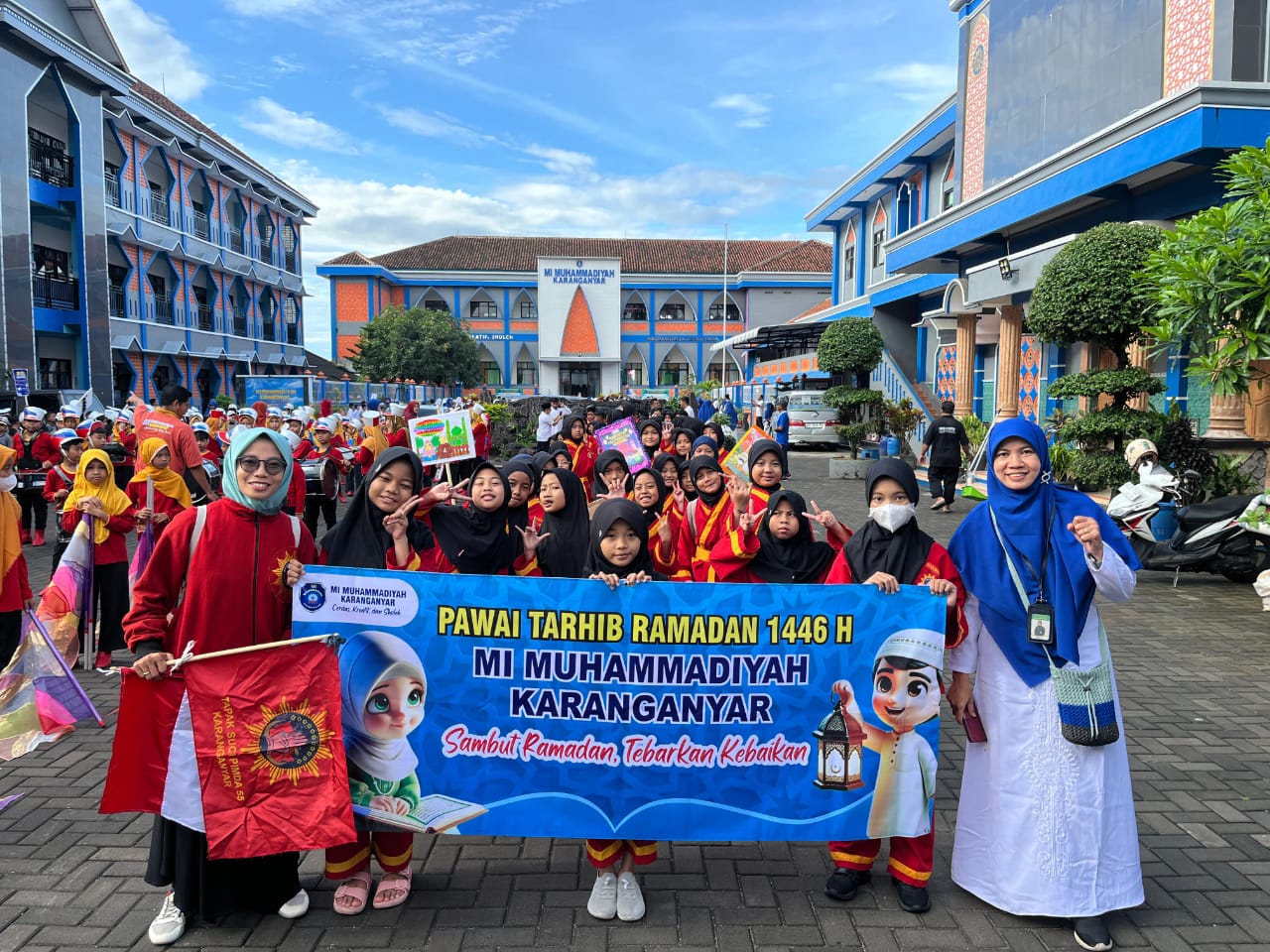 Semarak Pawai Tarhib Ramadan 1446 H MI Muhammadiyah Karanganyar, Sambut Bulan Suci dengan Tebarkan Kebaikan!